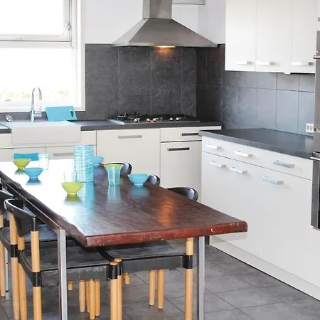Nyaraló Beautiful In With 8 Bedrooms And Wifi